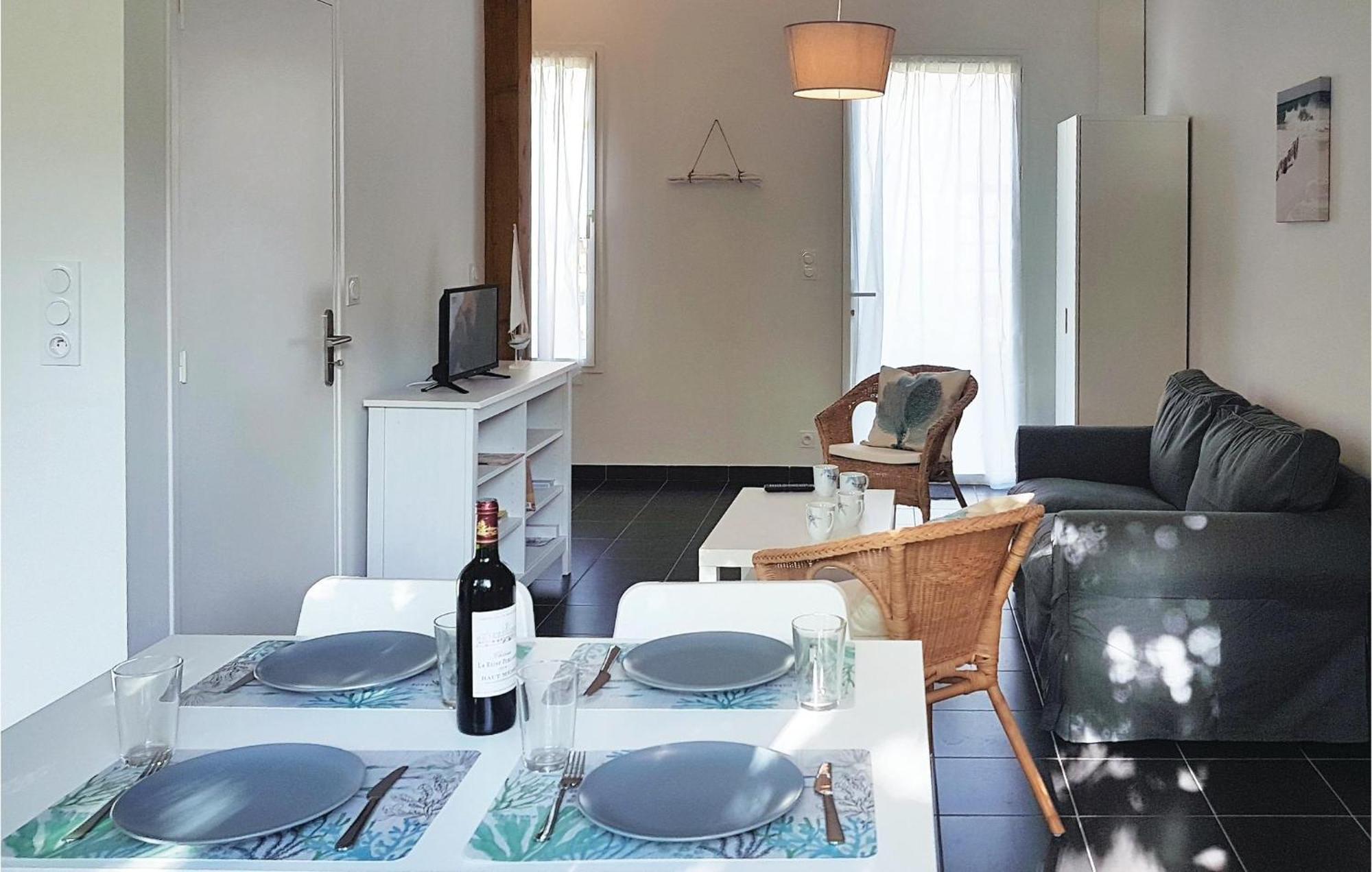 Beautiful Home In Erdeven With Kitchenette Eksteriør billede