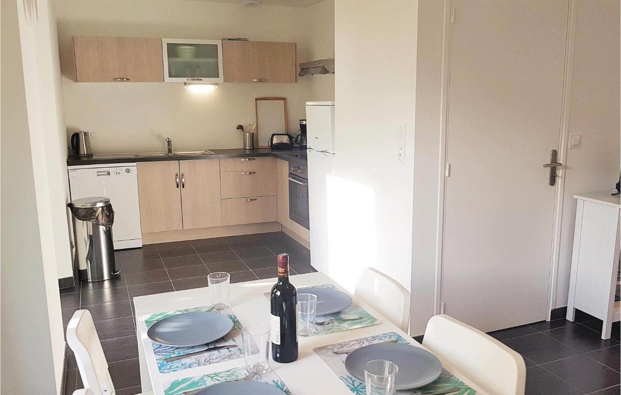 Beautiful Home In Erdeven With Kitchenette Eksteriør billede